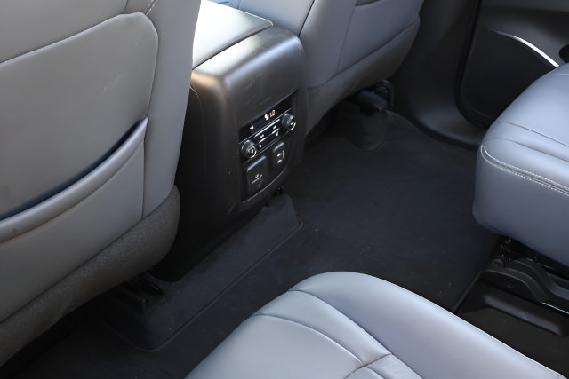 Used 2021 Buick Enclave Premium w/ Sun and Sites Package AWD/4WD image 8