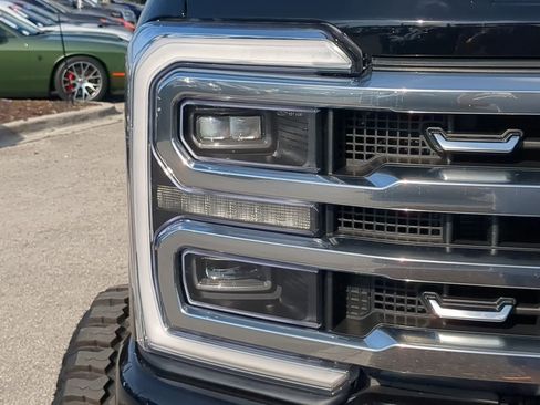 Used 2025 Ford F250 Platinum image 10