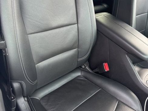 Used 2024 GMC Terrain SLT image 8