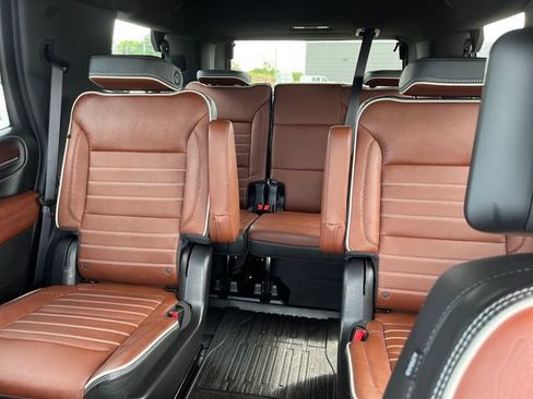 Used 2023 GMC Yukon Denali Ultimate AWD/4WD image 13