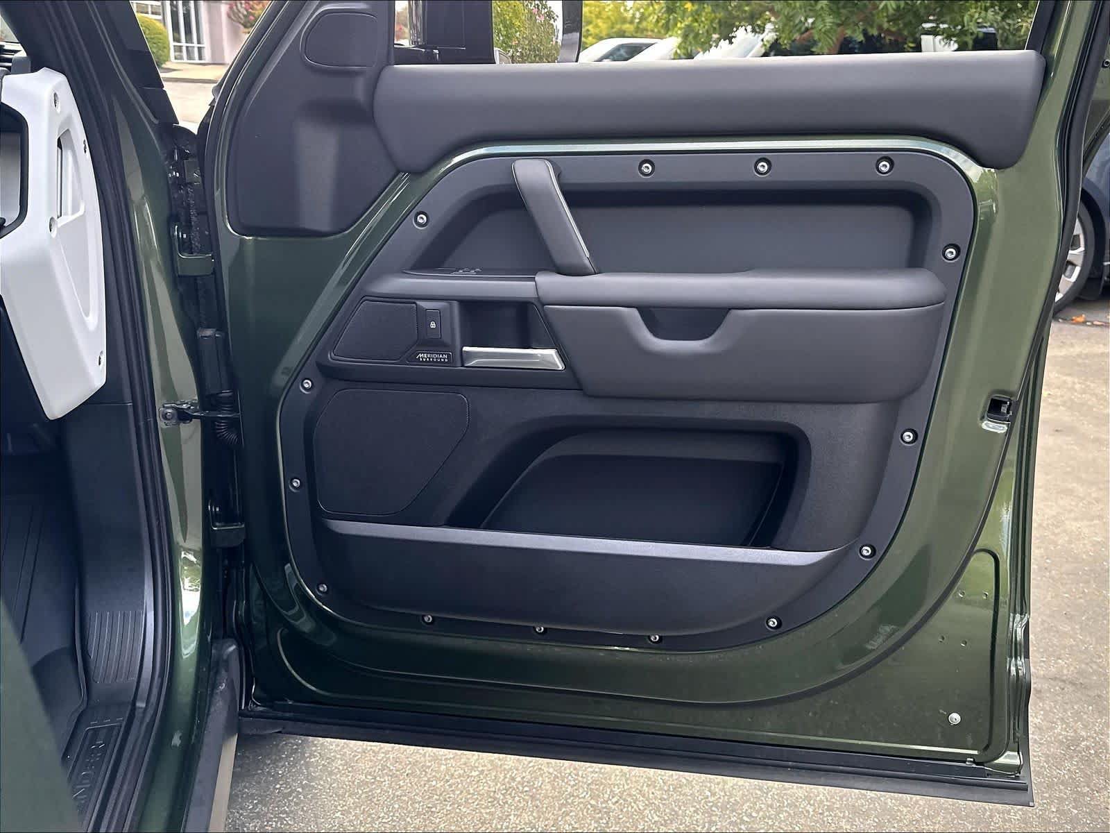 New 2026 Land Rover Defender 110 X-Dynamic SE AWD/4WD image 29