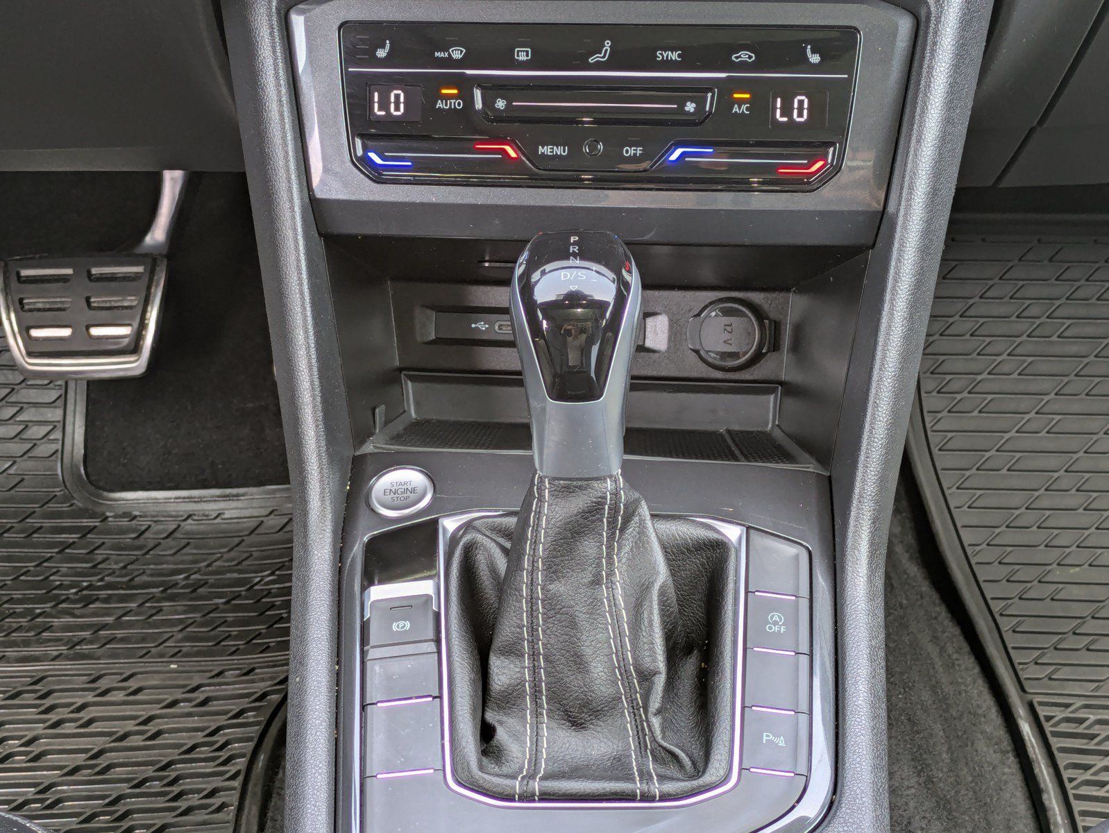Used 2024 Volkswagen Tiguan SE R-Line FWD image 16