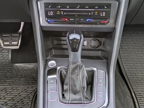 Used 2024 Volkswagen Tiguan SE R-Line FWD image 16