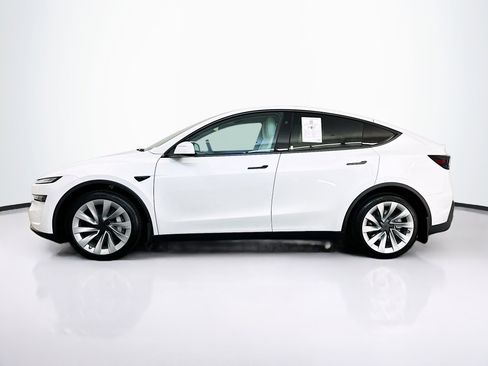 Used 2026 Tesla Model Y Long Range image 4