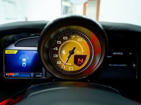 Used 2020 Ferrari 812 Superfast RWD image 85
