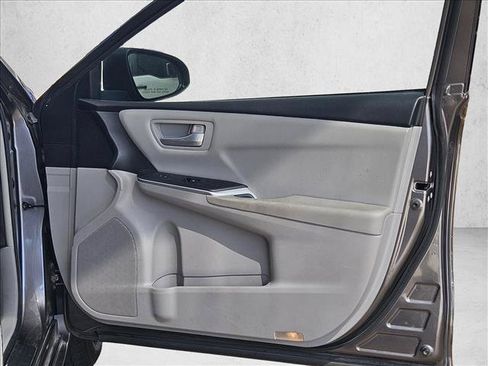 Used 2017 Toyota Camry LE FWD image 10