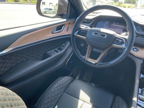 New 2025 Jeep Grand Cherokee Summit image 36