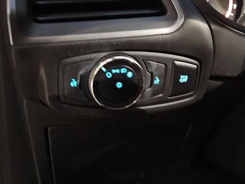 Used 2020 Ford Edge SE FWD image 20