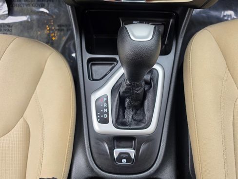 Used 2015 Jeep Cherokee Latitude FWD image 39