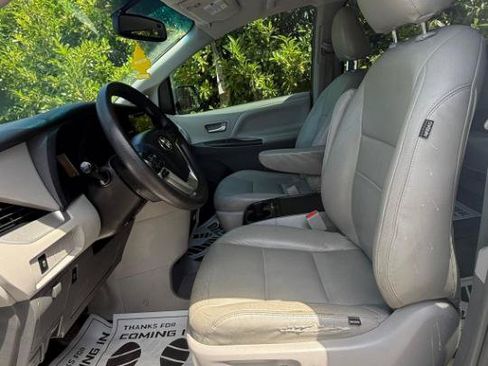 Used 2015 Toyota Sienna LE FWD image 10