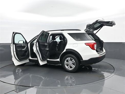 Used 2022 Ford Explorer XLT image 33