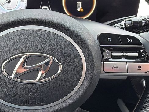 Used 2023 Hyundai Elantra Limited image 30