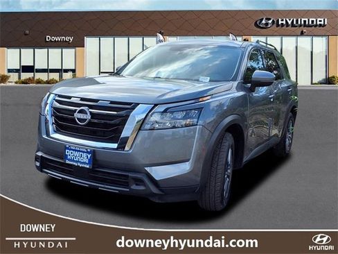 Used 2024 Nissan Pathfinder SV image 1