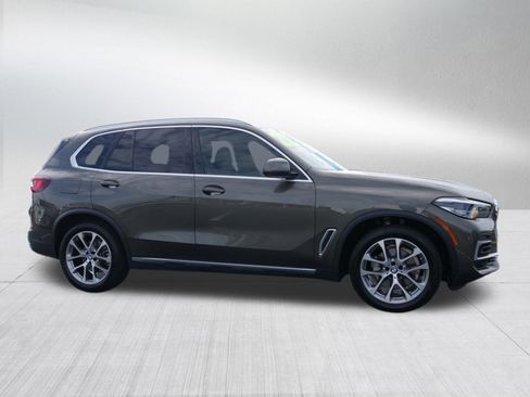 Used 2022 BMW X5 xDrive40i w/ Premium Package image 2