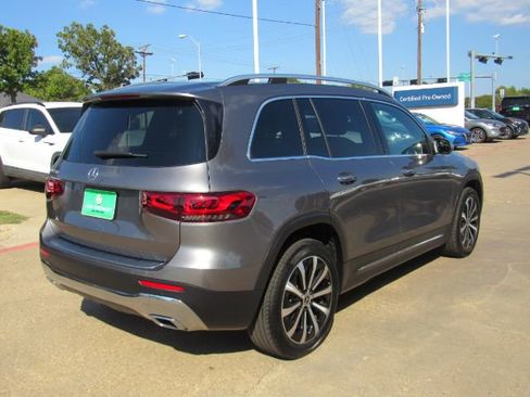 Used 2022 Mercedes-Benz GLB 250 w/ Premium Package Lite image 8