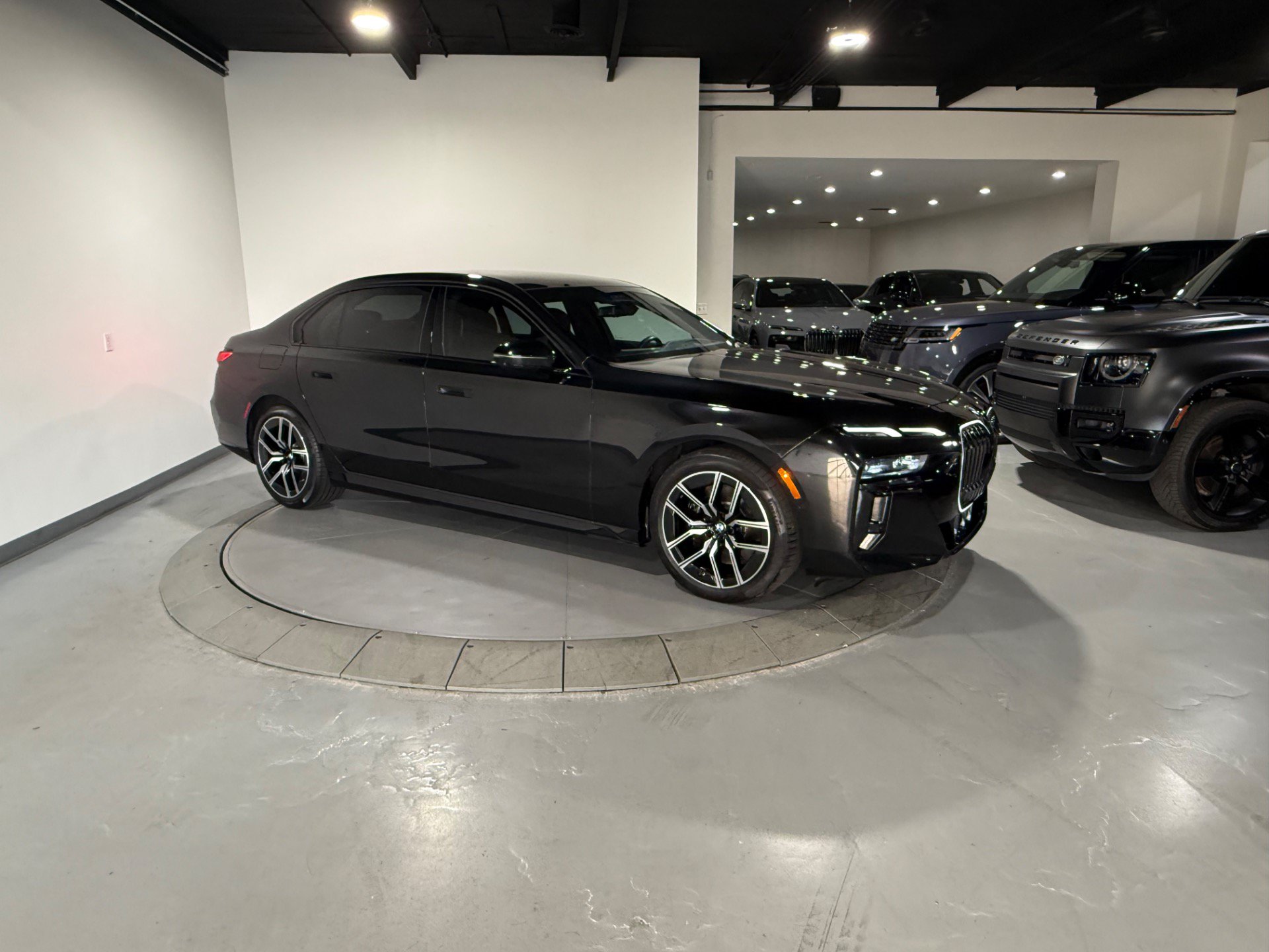 Used 2024 BMW 740i xDrive AWD/4WD image 9