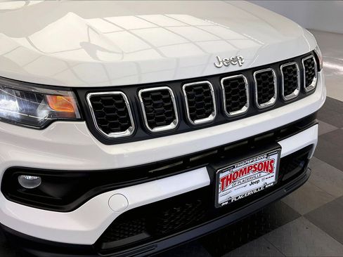 Used 2024 Jeep Compass Latitude AWD/4WD image 29