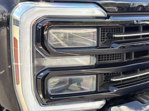 Used 2025 Ford F250 Platinum image 9