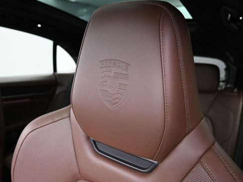 Used 2025 Porsche Macan 4 Electric image 11