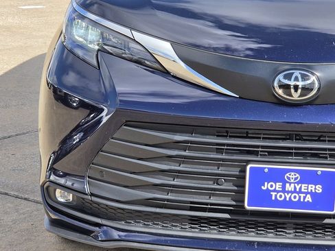 Used 2026 Toyota Sienna XLE FWD image 5