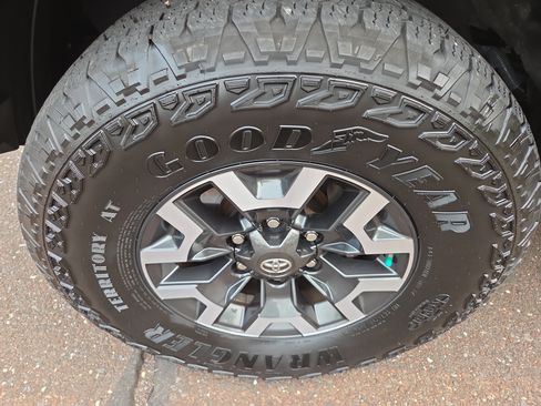 Certified 2020 Toyota Tacoma TRD Off-Road w/ TRD Premium Off Road Package AWD/4WD image 12