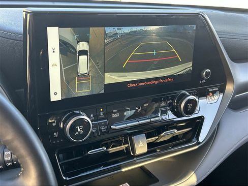 Used 2024 Toyota Highlander Limited image 24