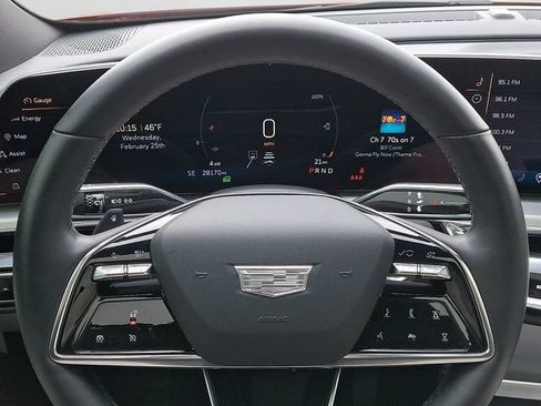 Used 2024 Cadillac Lyriq Luxury AWD/4WD image 20