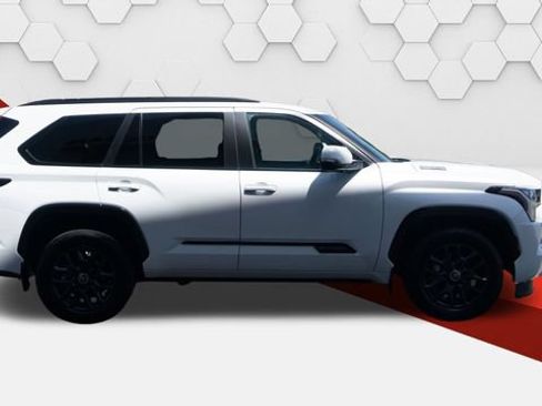 Used 2024 Toyota Sequoia Platinum AWD/4WD image 7