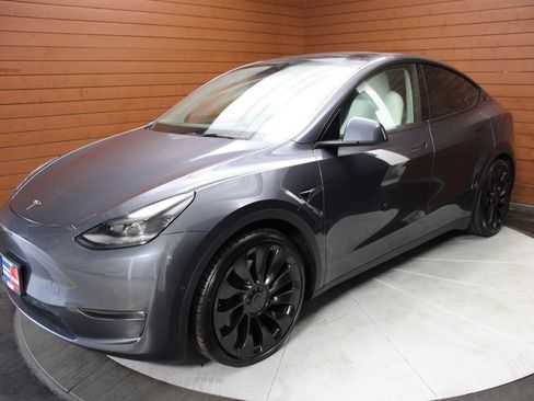 Used 2022 Tesla Model Y Performance image 6