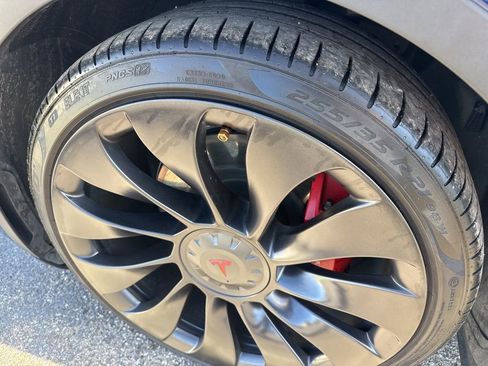 Used 2022 Tesla Model Y Performance image 10