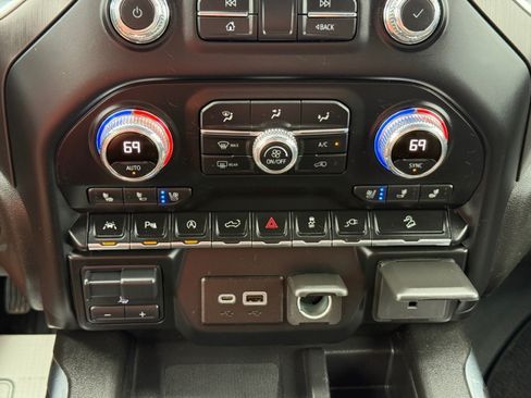 Used 2021 GMC Sierra 1500 AT4 w/ AT4 Preferred Package AWD/4WD image 18