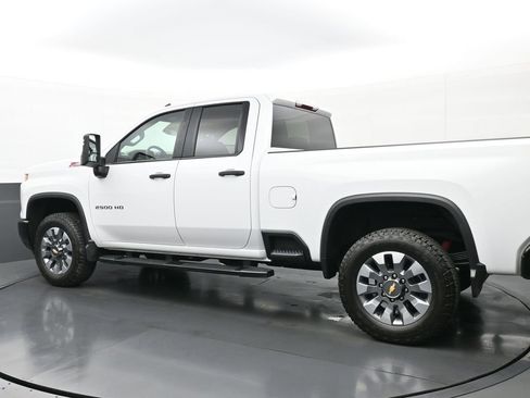 Used 2025 Chevrolet Silverado 2500 Custom w/ Custom Value Package image 5