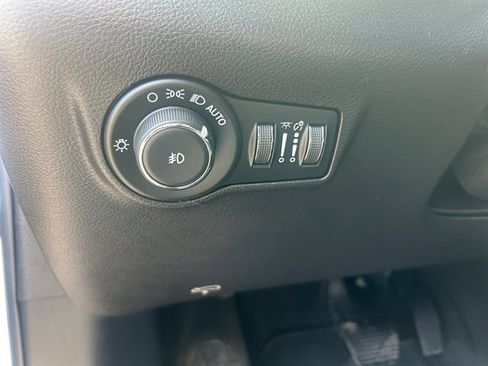 Used 2025 Jeep Compass Limited w/ Sun & Sound Group AWD/4WD image 22