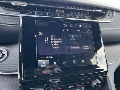 Used 2025 Jeep Grand Cherokee Laredo image 12