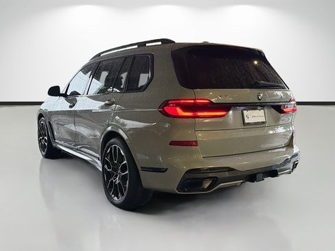 Used 2025 BMW X7 xDrive40i w/ M Sport Package AWD/4WD image 5