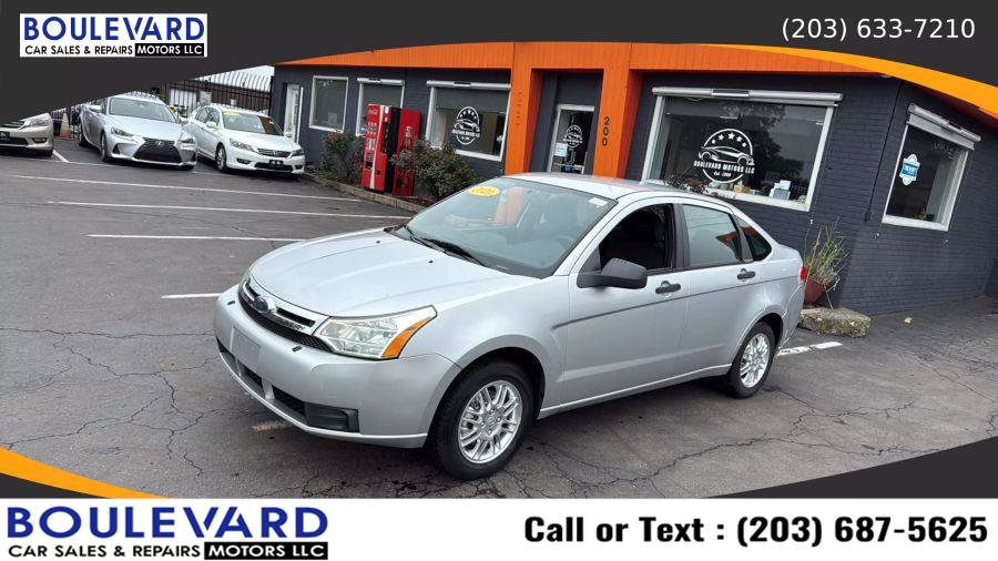 Used 2010 Ford Focus SE FWD image 3