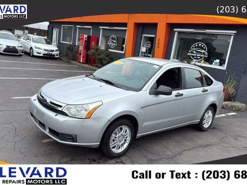 Used 2010 Ford Focus SE image 3