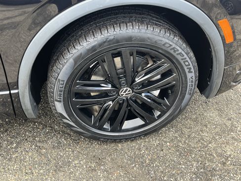 Used 2022 Volkswagen Tiguan SE R-Line image 13