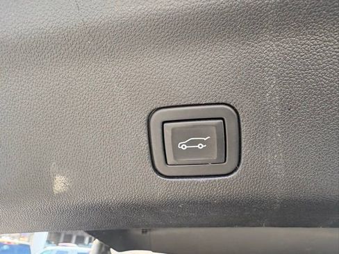 Used 2023 Chevrolet Suburban Premier image 22