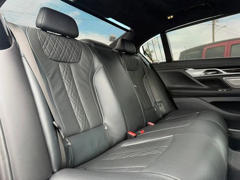 Used 2021 BMW 750i xDrive w/ Executive Package image 18
