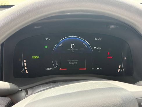 Used 2025 Toyota Camry LE FWD image 9