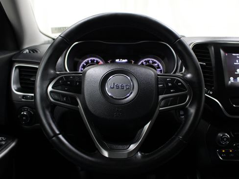Used 2019 Jeep Cherokee Latitude Plus AWD/4WD image 8