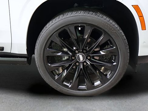 Used 2026 Cadillac Escalade Platinum Sport w/ LPO, ONYX Package AWD/4WD image 32