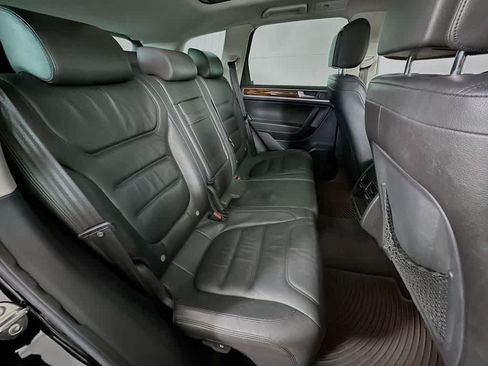 Used 2013 Volkswagen Touareg TDI AWD/4WD image 32