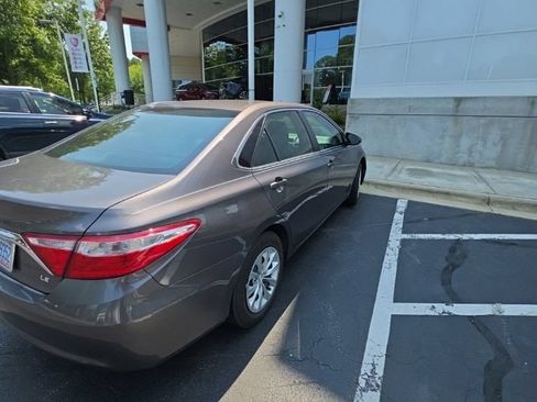 Used 2015 Toyota Camry LE FWD image 7