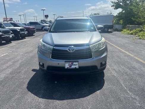 Used 2016 Toyota Highlander XLE AWD/4WD image 3