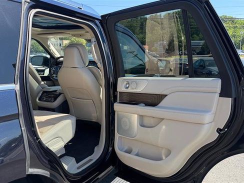 Used 2021 Lincoln Navigator Reserve w/ Luxury Package AWD/4WD image 38