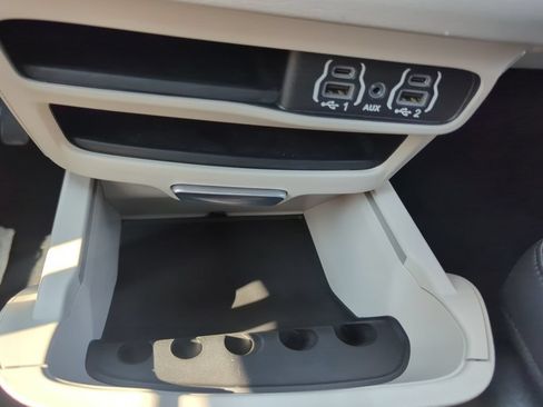 Used 2023 Chrysler Pacifica Touring-L FWD image 22
