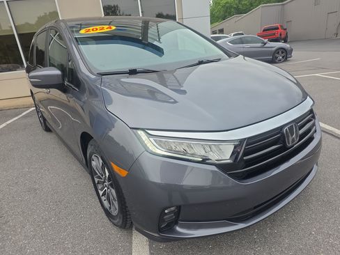 Used 2024 Honda Odyssey EX-L image 3