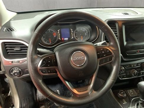 Used 2019 Jeep Cherokee Latitude w/ Popular Appearance Group image 10